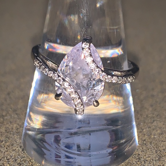 💍 Glam and Gorgeous Bomb Party Ring - Picture 1 of 3